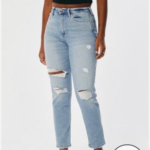 Hollister Curvy High Rise Mom Jeans Medium Destroy 5R